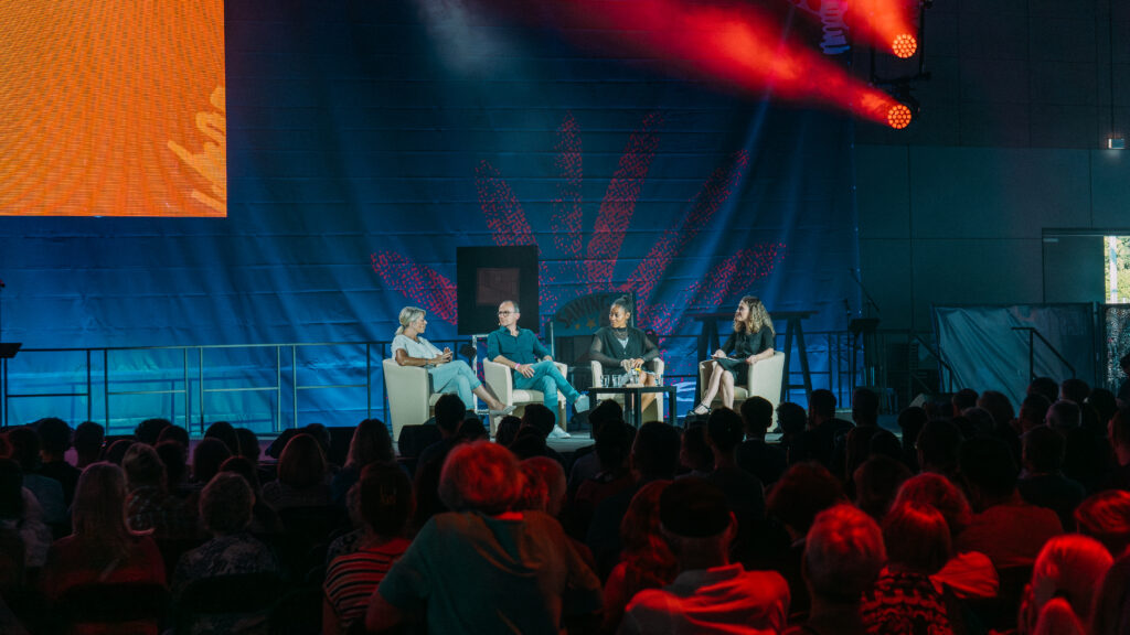 A6406002 cproChrist Martin Engels